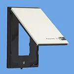 WTF7983W コスモシリーズワイド21防雨薄型コンセントガードプレート(3コ用)(簡易鍵付)(ホワイト)